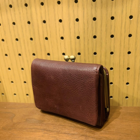 お財布の買い替えは三つ折り財布がオススメ！