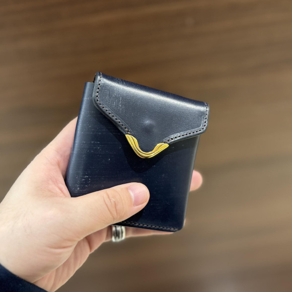 「CRAMP」不思議な型で使いやすいミニ財布「池之端銀革店」