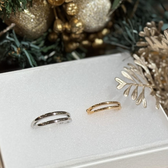 เครื่องประดับคู่ไหมถึงของขวัญคริสต์มาส