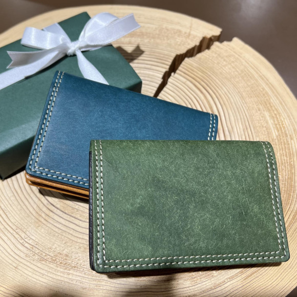 【NELD】 Celebration of employment and gifts of fashionable business card holders