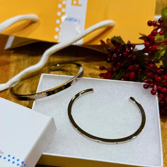 【PLUGIN】少し目立つくらいが丁度いい！ステンレスバングル！