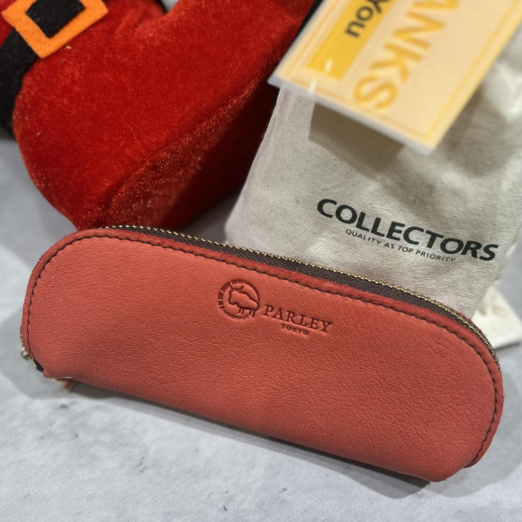 It can be used for mulch and the color is cute! Recommended pen case!