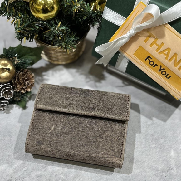 If you are looking for a reluctant and rugged wallet!