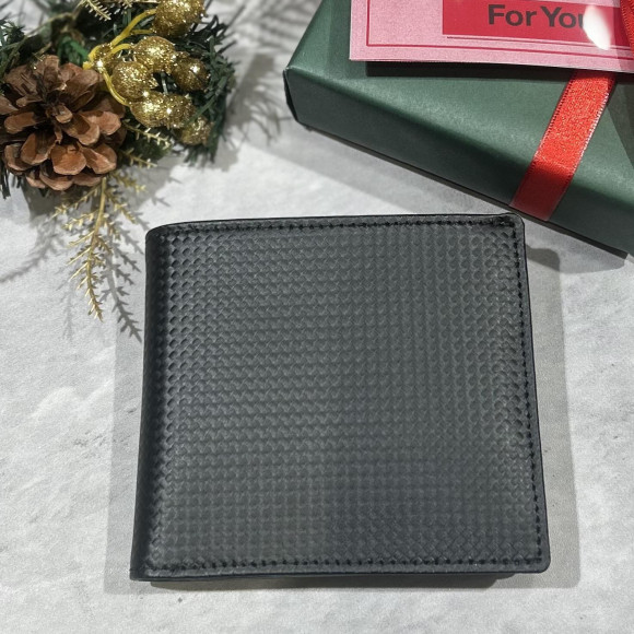 【Neu Interesse】フォーマルシーンにピッタリ！二つ折り財布！