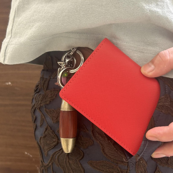 【COMPLETE WORKS】明るい色で、気分もあげよう！オススメ名刺入れ！