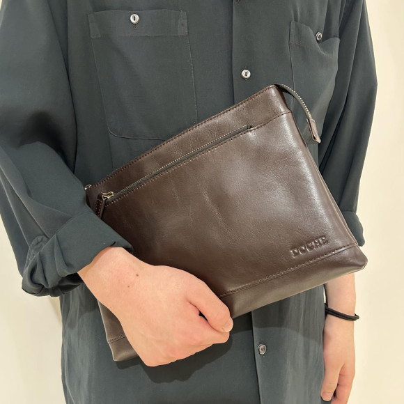 【DOCHE/ドーチェ】春のお出かけに！レザークラッチバッグ！