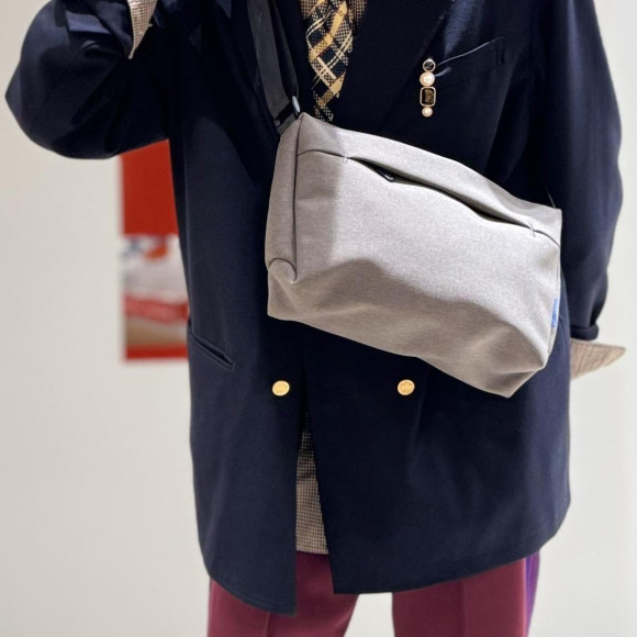 【Filer/フィレール】スーツの生地を使用したオンオフ使えるショルダーバッグ