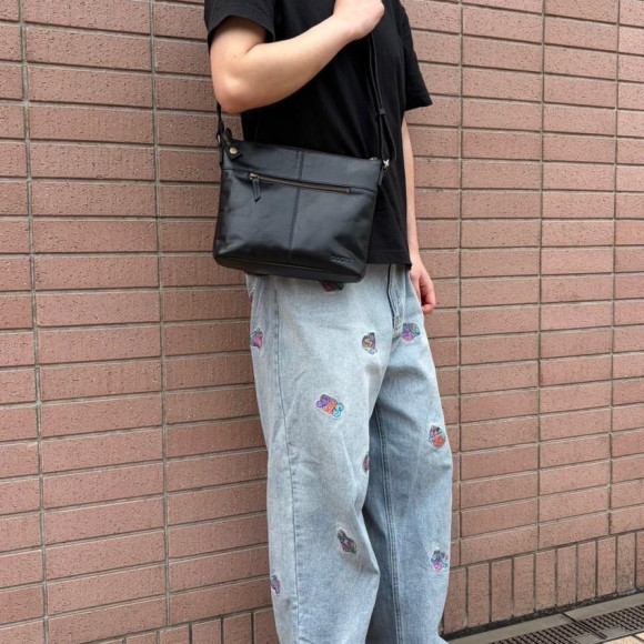 【DOCHE/ドーチェ】革を育てながら、毎日の相棒に！ 柔らかな手触りが特徴なショルダーバッグ！