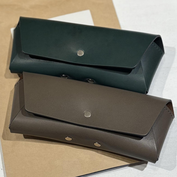 【REVEL】オシャレなメガネケースです