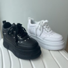大人気サンダル・スニーカー再入荷！！