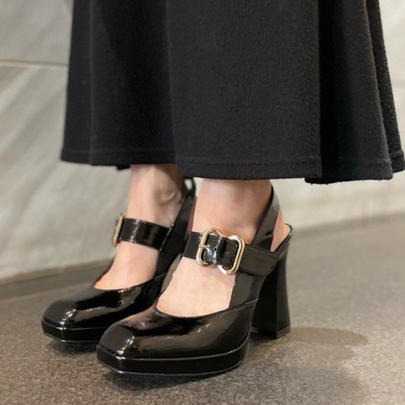 可愛いパンプスが入荷♡