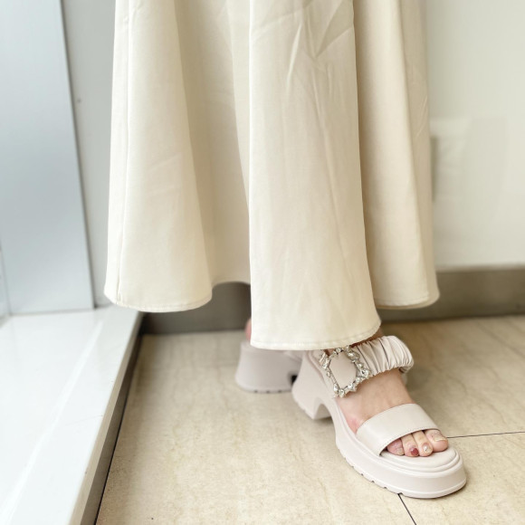 ビジュウ付きサンダル♪