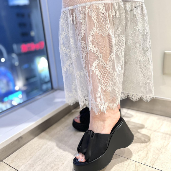 サテンサンダル