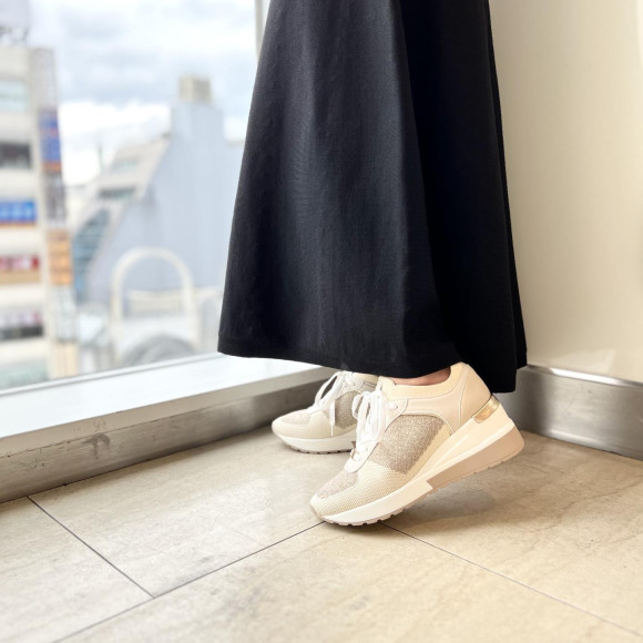 REZOY 新作スニーカー