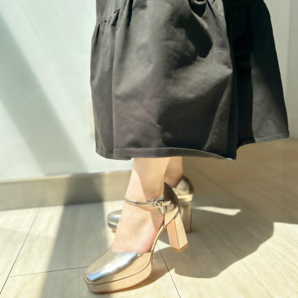 セパレートパンプス