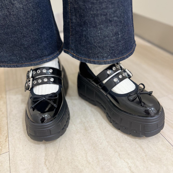 ハトメWストラップ厚底シューズ