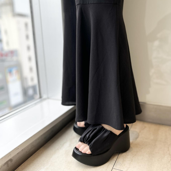 サテン厚底サンダル