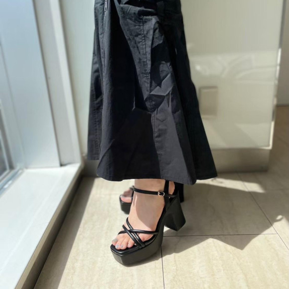 コードストラップ厚底ヒールサンダル