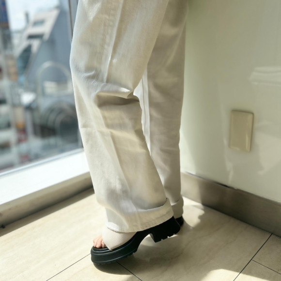 รองเท้าแตะการปล่อยจากการควบคุมนิท