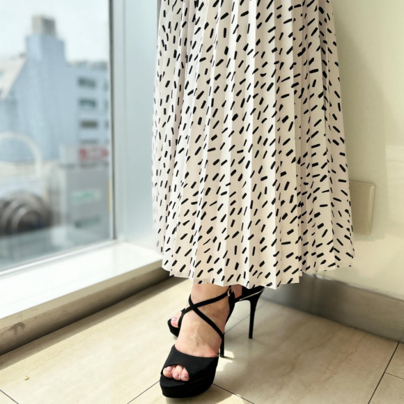 クロスストラップピンヒールサンダル