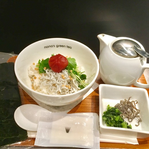 梅と釜揚げしらすのお茶漬け♪