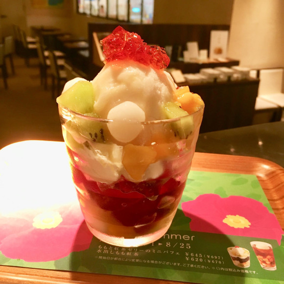 桃と紅茶ゼリーのミニパフェ♪