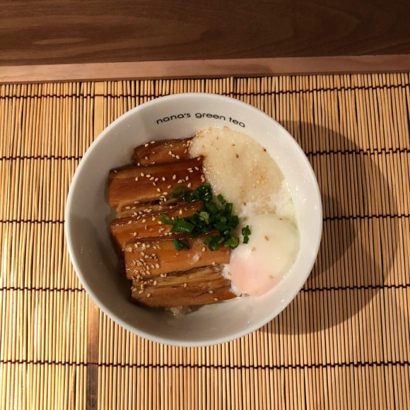 豚角煮とろろ丼