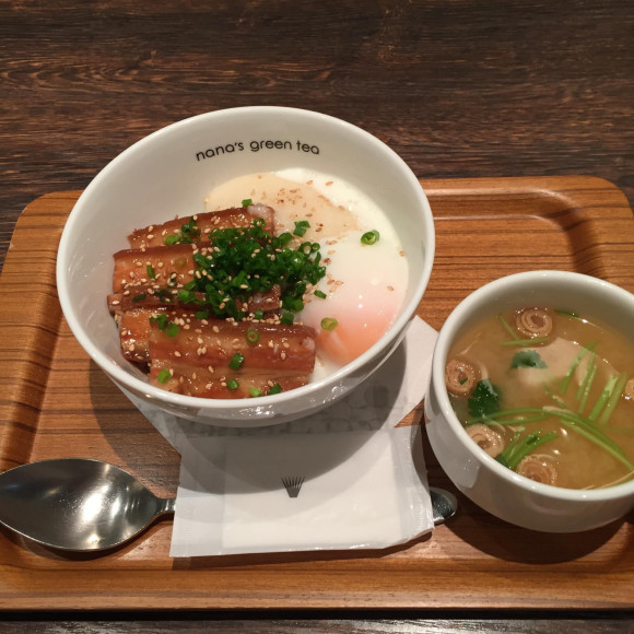豚角煮とろろ丼