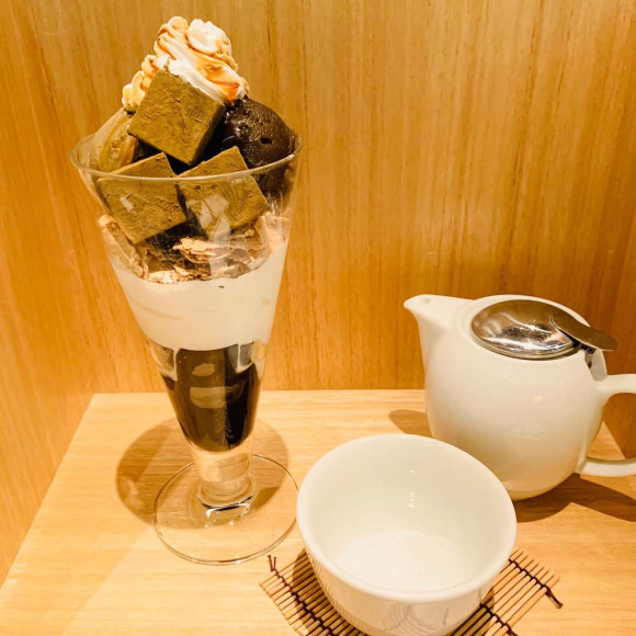 ほうじ茶生チョコレートパフェ