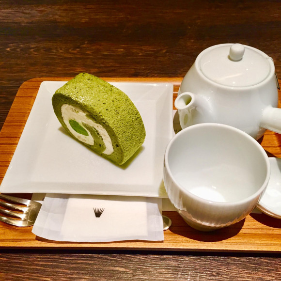 抹茶ロールケーキ