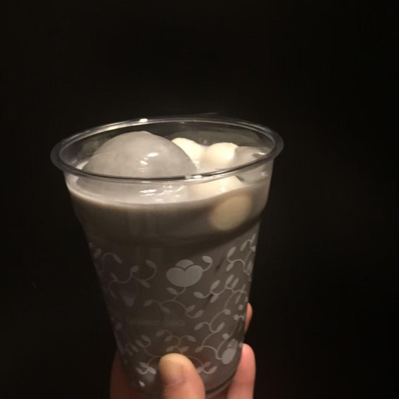 黒胡麻白玉フロートラテ