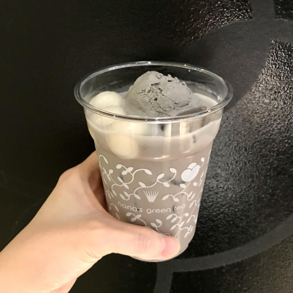 黒胡麻白玉フロートラテ