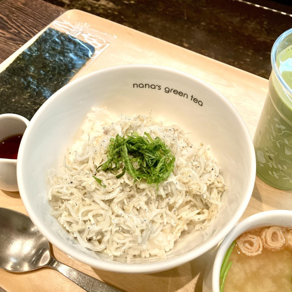 釜揚げしらすのバターソテーどんぶり