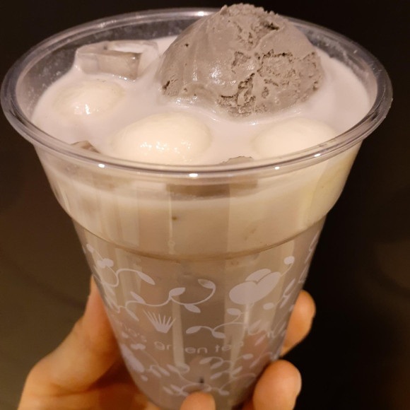 黒胡麻白玉フロートラテ！