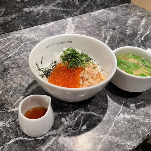 いくらと鮭の親子どんぶり