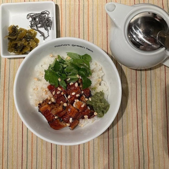 I have an eel ochazuke.