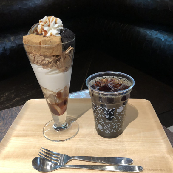 黒胡麻わらび餅パフェ