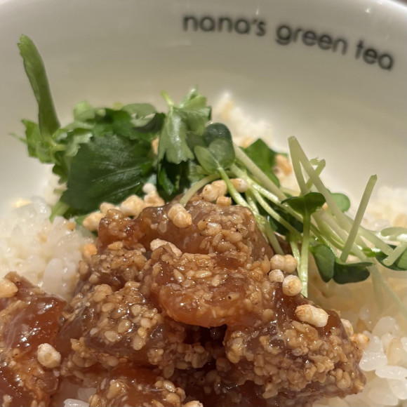 ข้าวราดน้ำชาร้อนที่มีชื่อเสียงที่ทางร้านของเรา…?