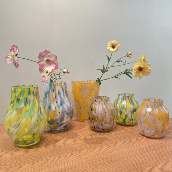 色とりどりのガラスベース