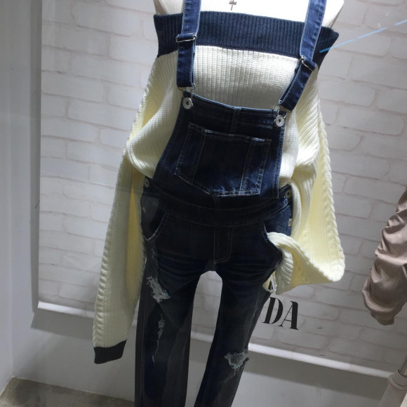 オフショルニット