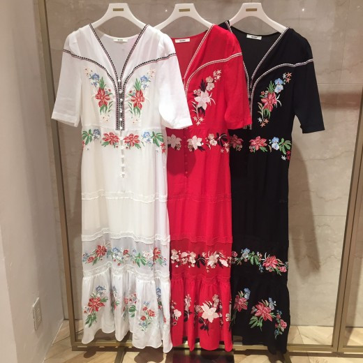 再入荷★エンブロイダリーロングワンピ！！