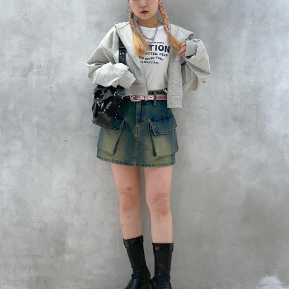 ショートzipパーカーを使った韓国コーデ