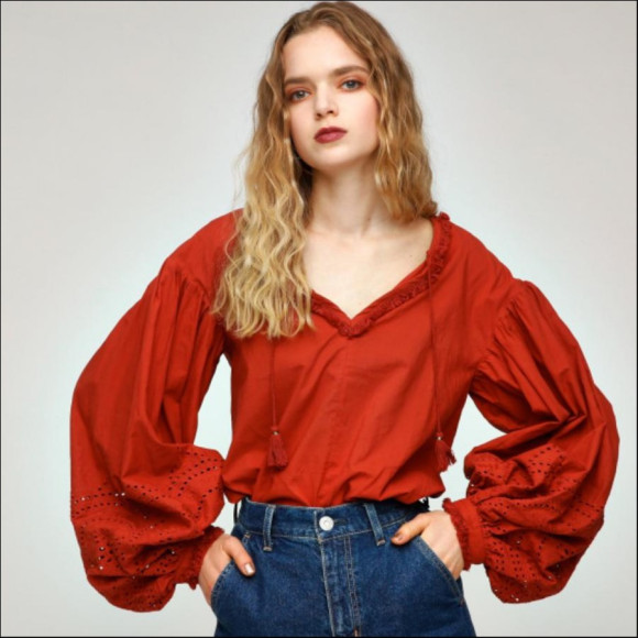 LACE SLEEVE BLOUSE