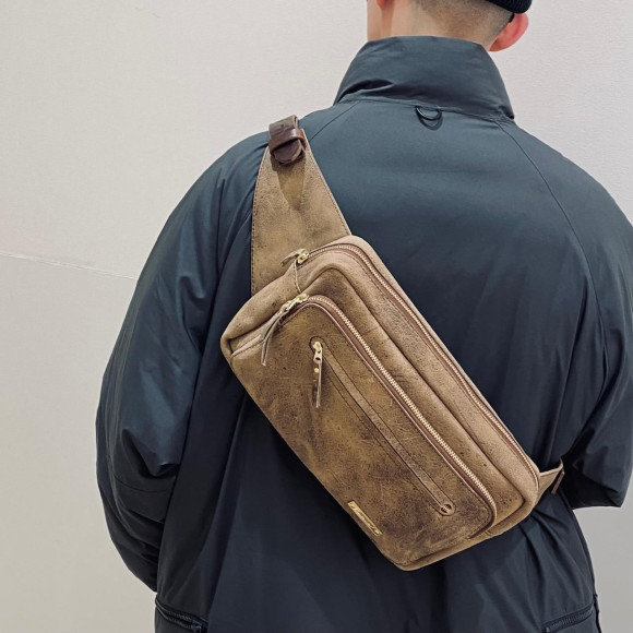 クラシカルなボディバッグのご紹介!!