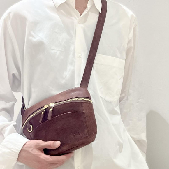 これからの季節の必需品！　自慢のボディーバッグのご紹介