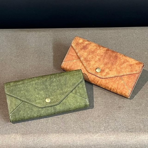 レターデザインの長財布入荷中です♪