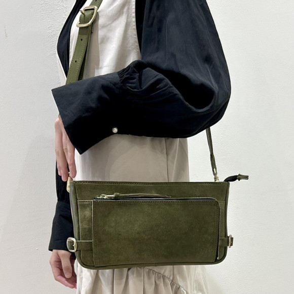 男女兼用で使える小さめバッグのご紹介