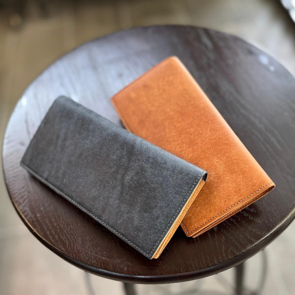 スタッフ一押し！シンプルな長財布のご紹介