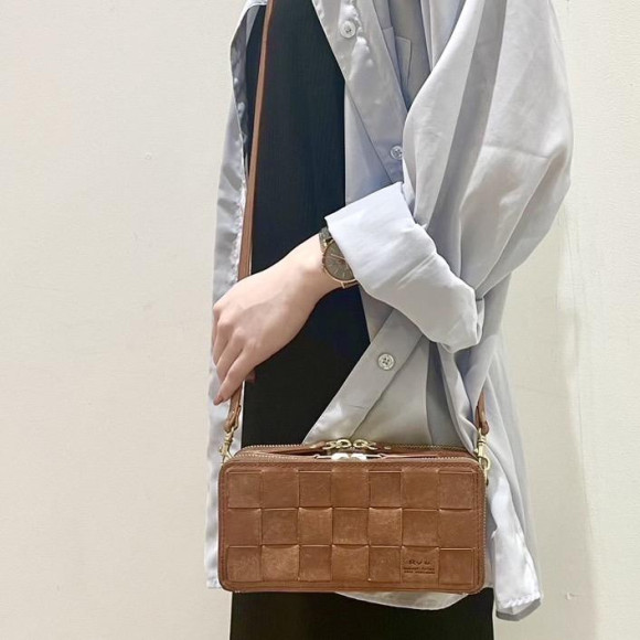 おでかけにぴったりなお財布ポーチのご紹介です！