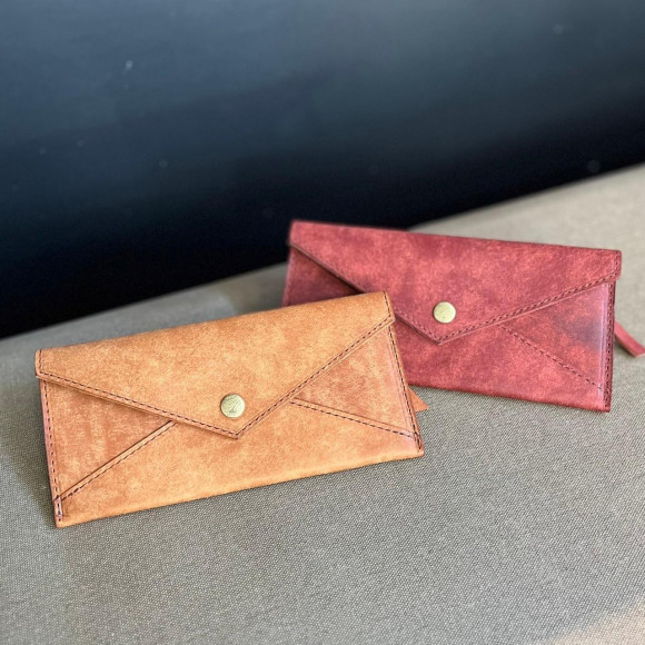 レターデザインの極薄長財布‼